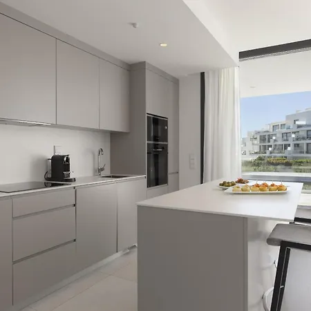 Stylish With Large Terrace In Higueron 아파트 *