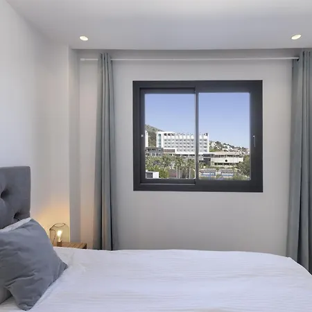 Stylish With Large Terrace In Higueron 아파트 푸엔히롤라
