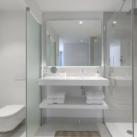 아파트 Stylish With Large Terrace In Higueron