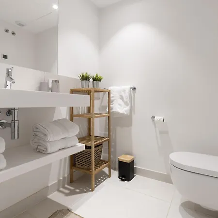 아파트 Stylish With Large Terrace In Higueron *
