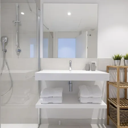 Stylish With Large Terrace In Higueron 아파트 푸엔히롤라
