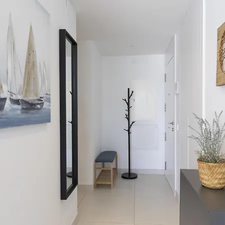 아파트 Stylish With Large Terrace In Higueron