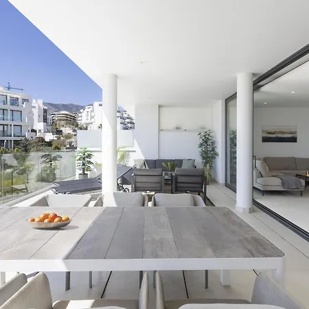 Stylish With Large Terrace In Higueron 아파트
