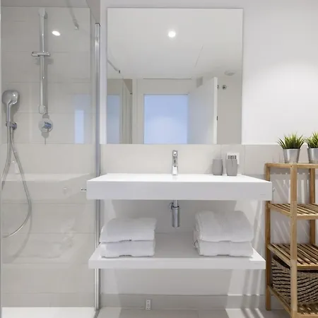 Stylish With Large Terrace In Higueron 아파트