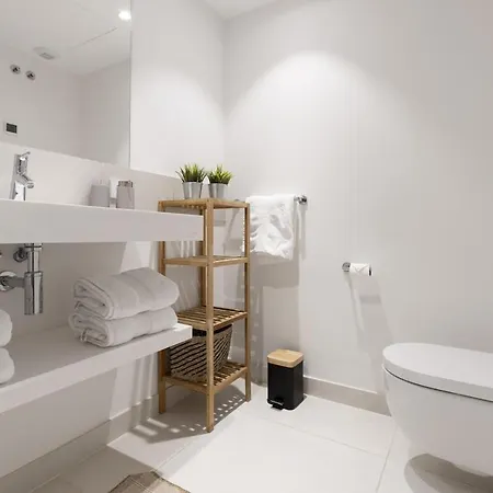 아파트 Stylish With Large Terrace In Higueron *