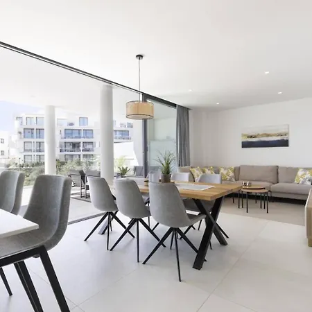 Stylish With Large Terrace In Higueron *