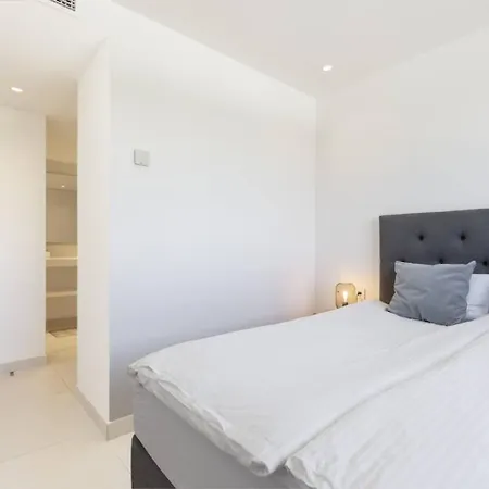 Stylish With Large Terrace In Higueron Fuengirola