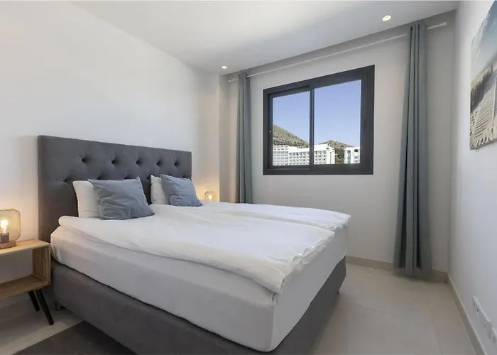 Stylish With Large Terrace In Higueron