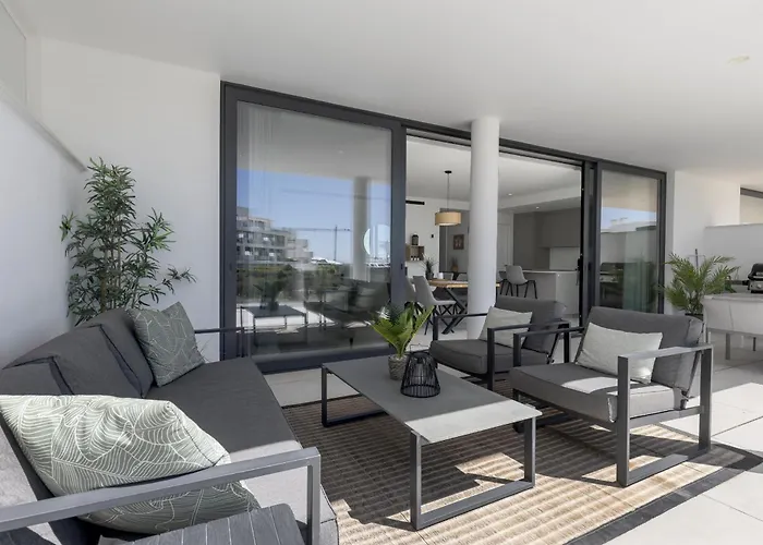 Stylish With Large Terrace In Higueron Appartamento