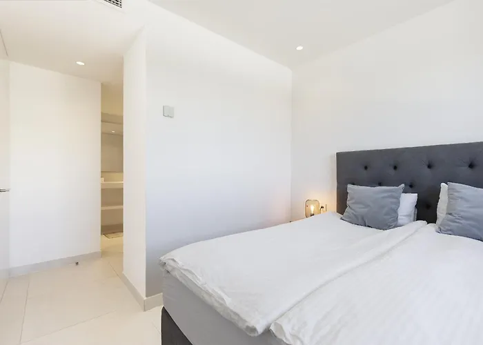 Stylish With Large Terrace In Higueron *